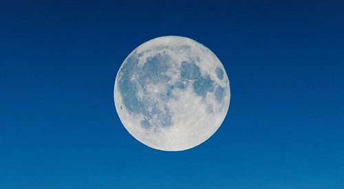 How sweet the strawberry full moon will be over the next few nights
