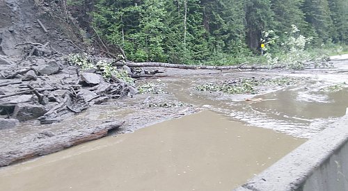UPDATE: Hwy 1 reopens east of Revelstoke following landslide closure