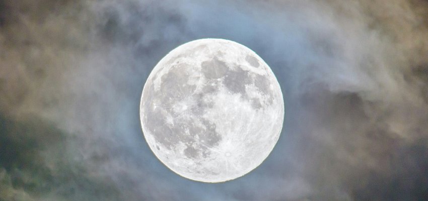 The rare full 'blue moon' can be admired tonight and tomorrow night